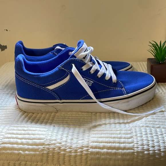 Vans - Picture 2 of 8